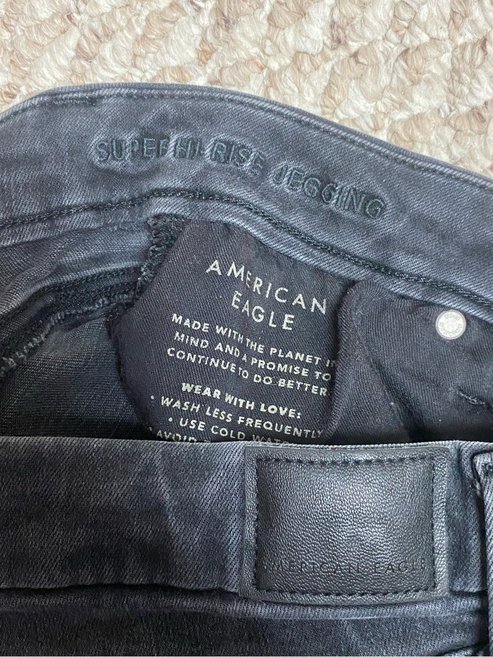 AMERICAN EAGLE DISTRESSED SUPER HIGH RISE JEGGINGS JEANS LUXE STRETCH - SIZE 8 - Picture 8 of 9